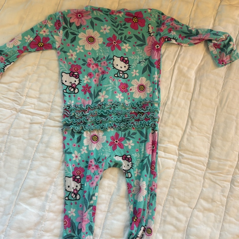 Hello Kitty x Posh Peanut Footie Pajamas (9-12 mos) - Picture 8 of 9